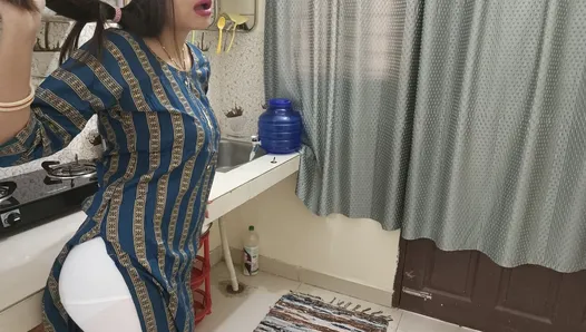 Indian Husband Ne Kitchen Main Biwi Ko Jabardasti Khich Ke Choda